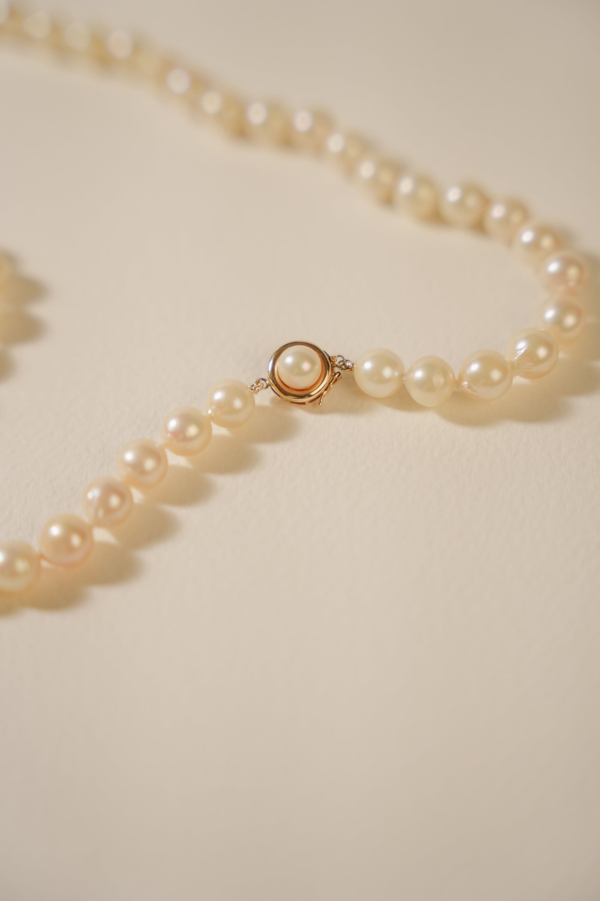 Pearl Necklace with Bezel Clasp