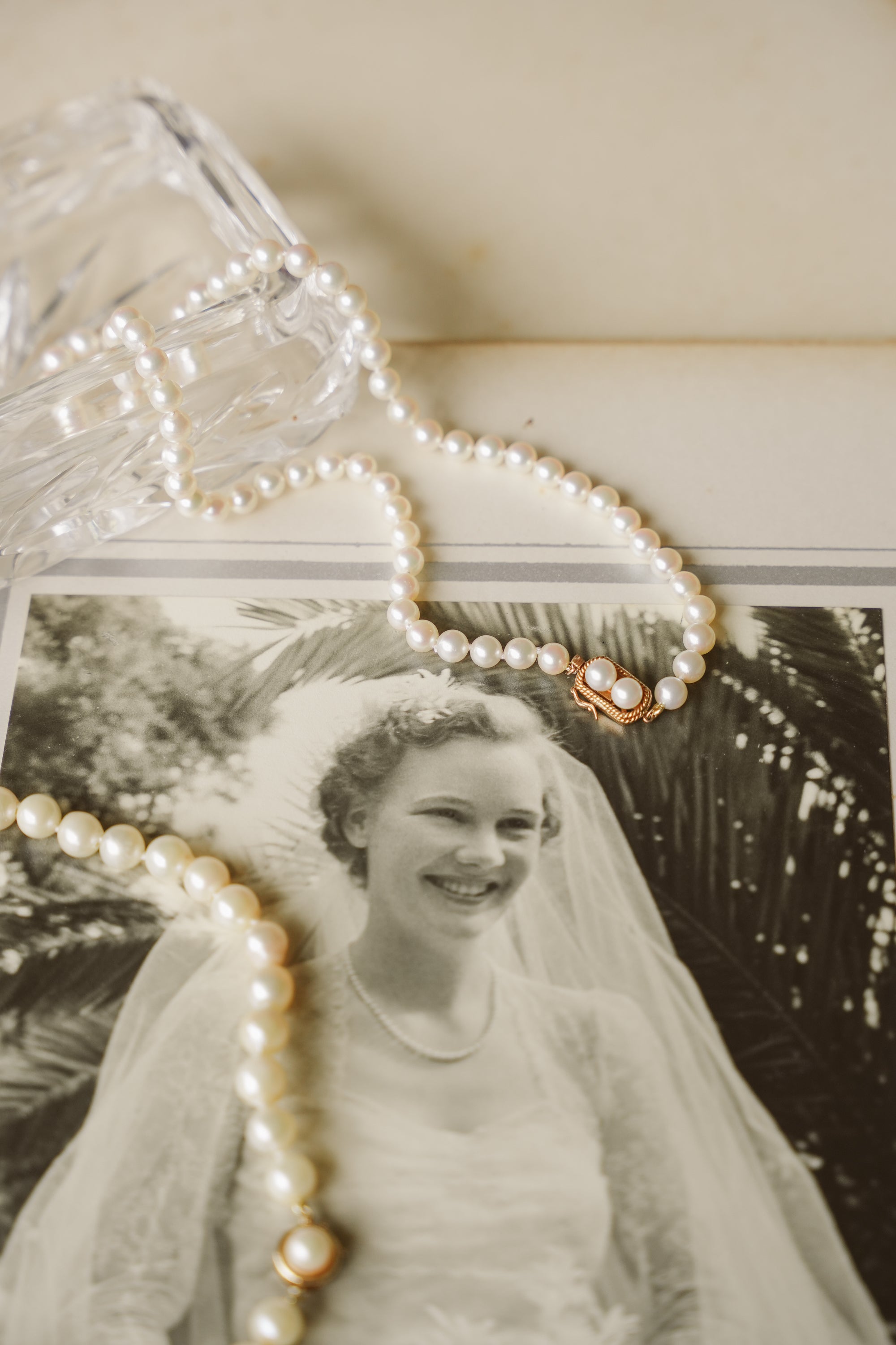 Pearl Necklace with Rope Detail