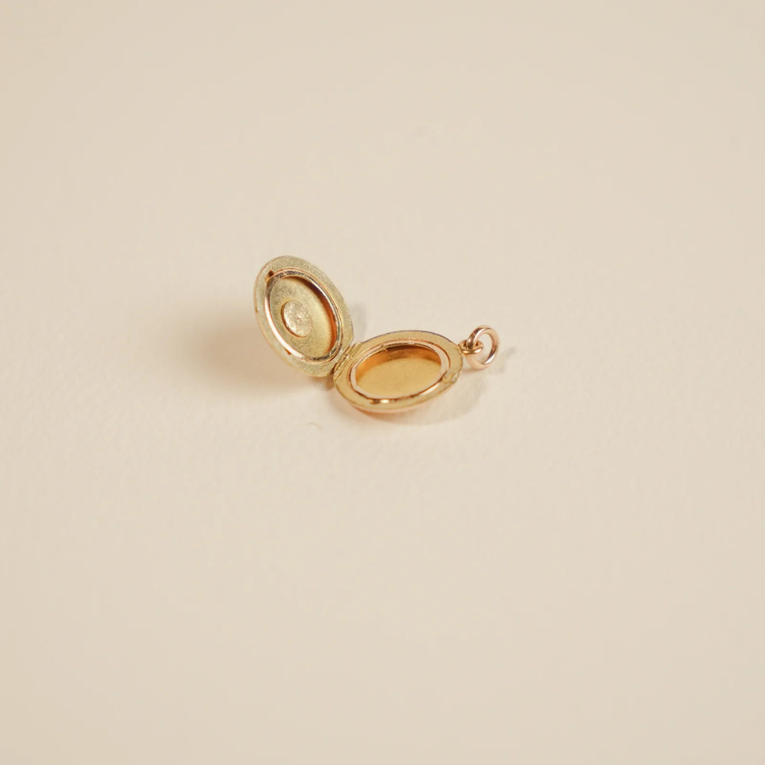 Victorian Shell Locket