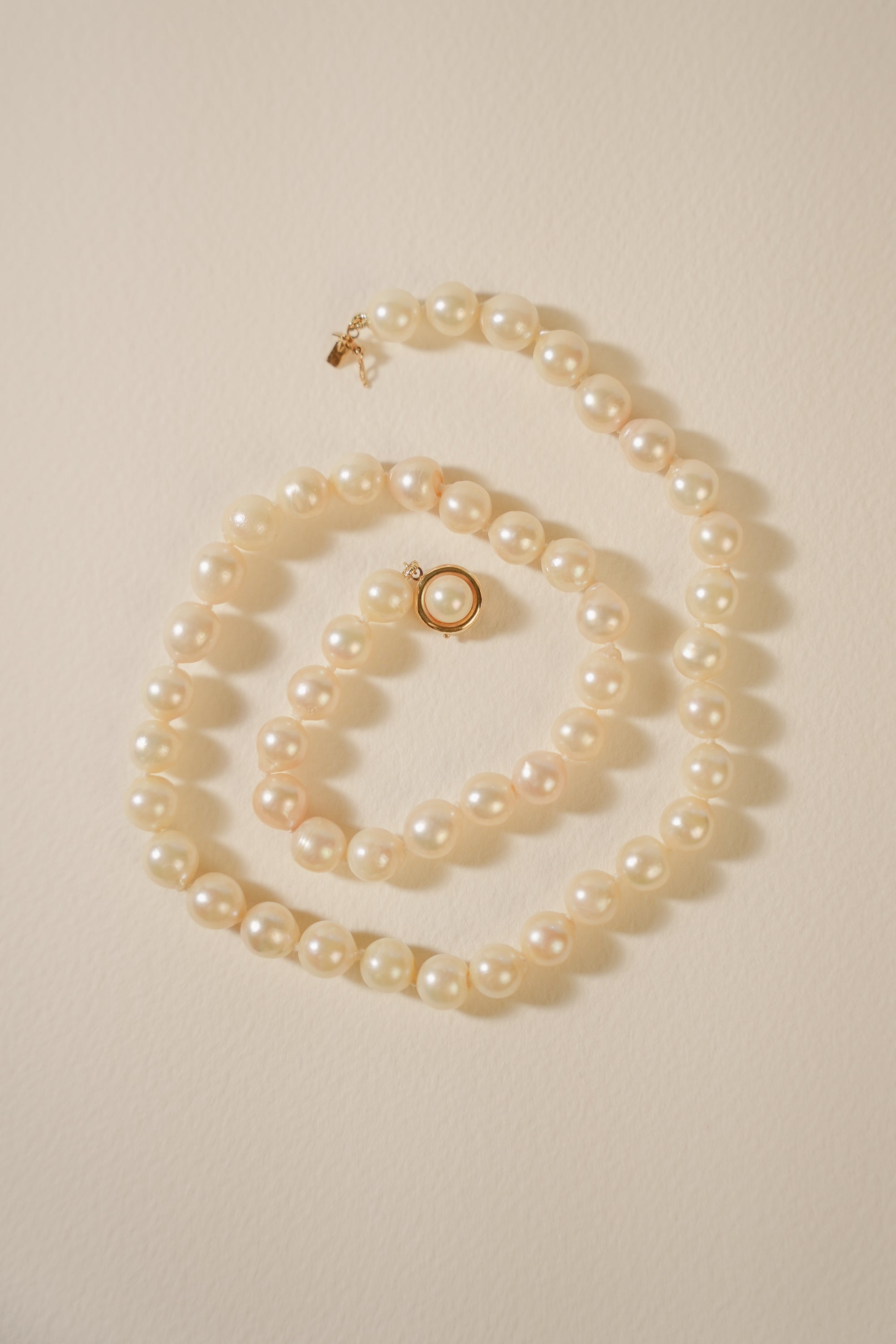 Pearl Necklace with Bezel Clasp