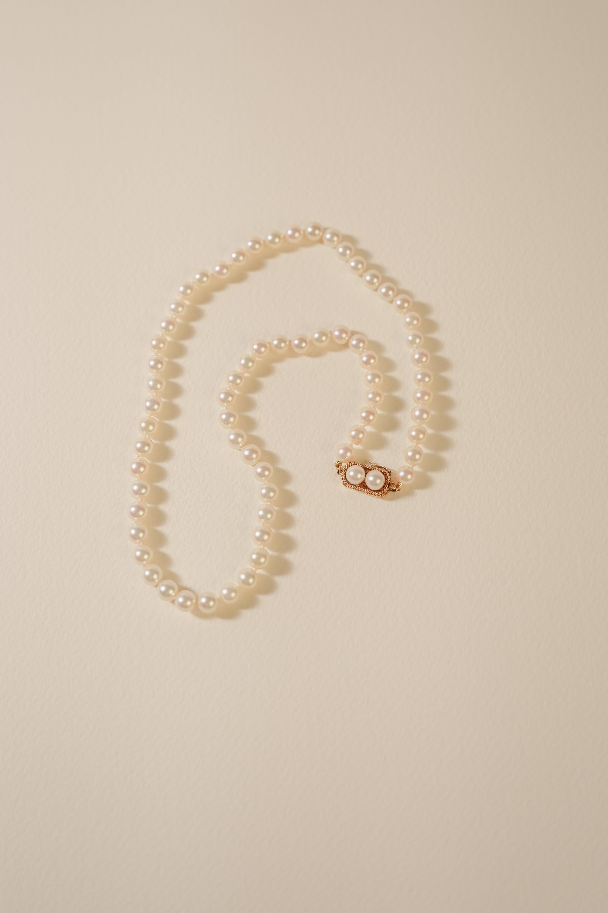 Pearl Necklace with Rope Detail